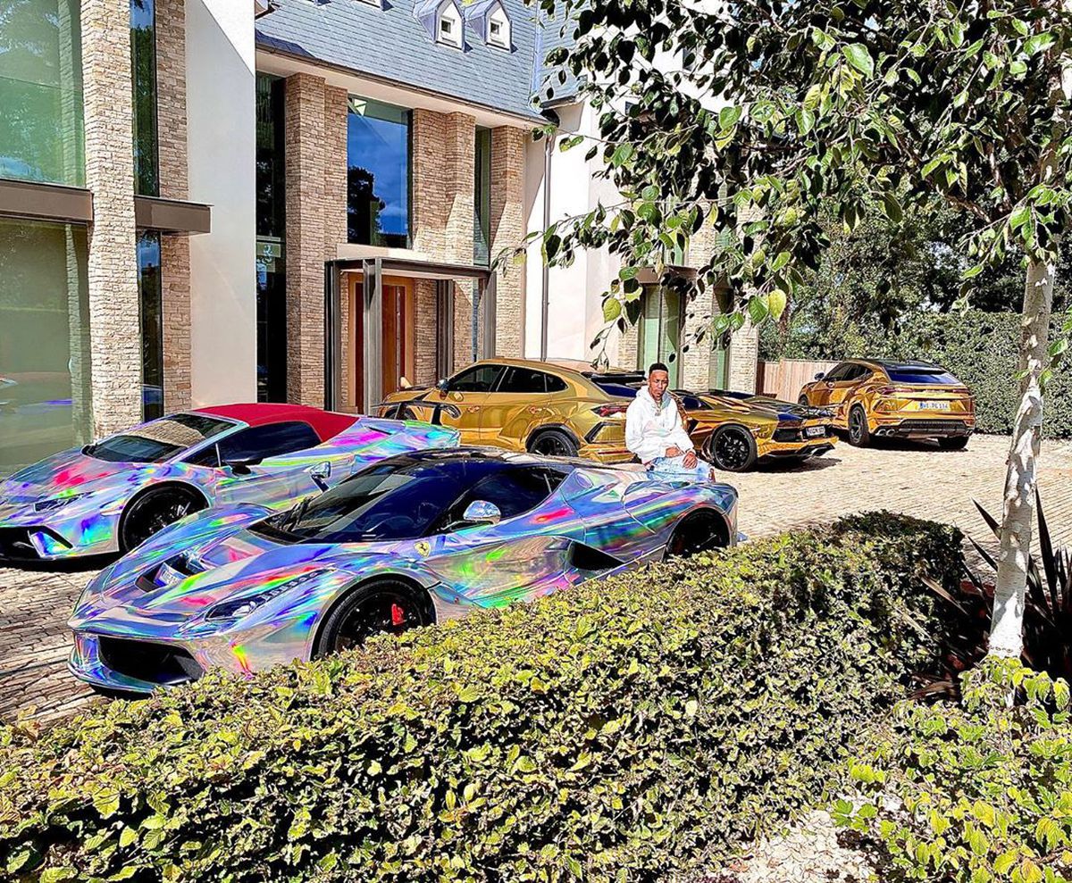 FOTO Aubameyang și-a deschis garajul de lux: Ferrari de 2,2 milioane de euro și 4 Lamborghini, dar și un „intrus” de numai 25.000 de euro