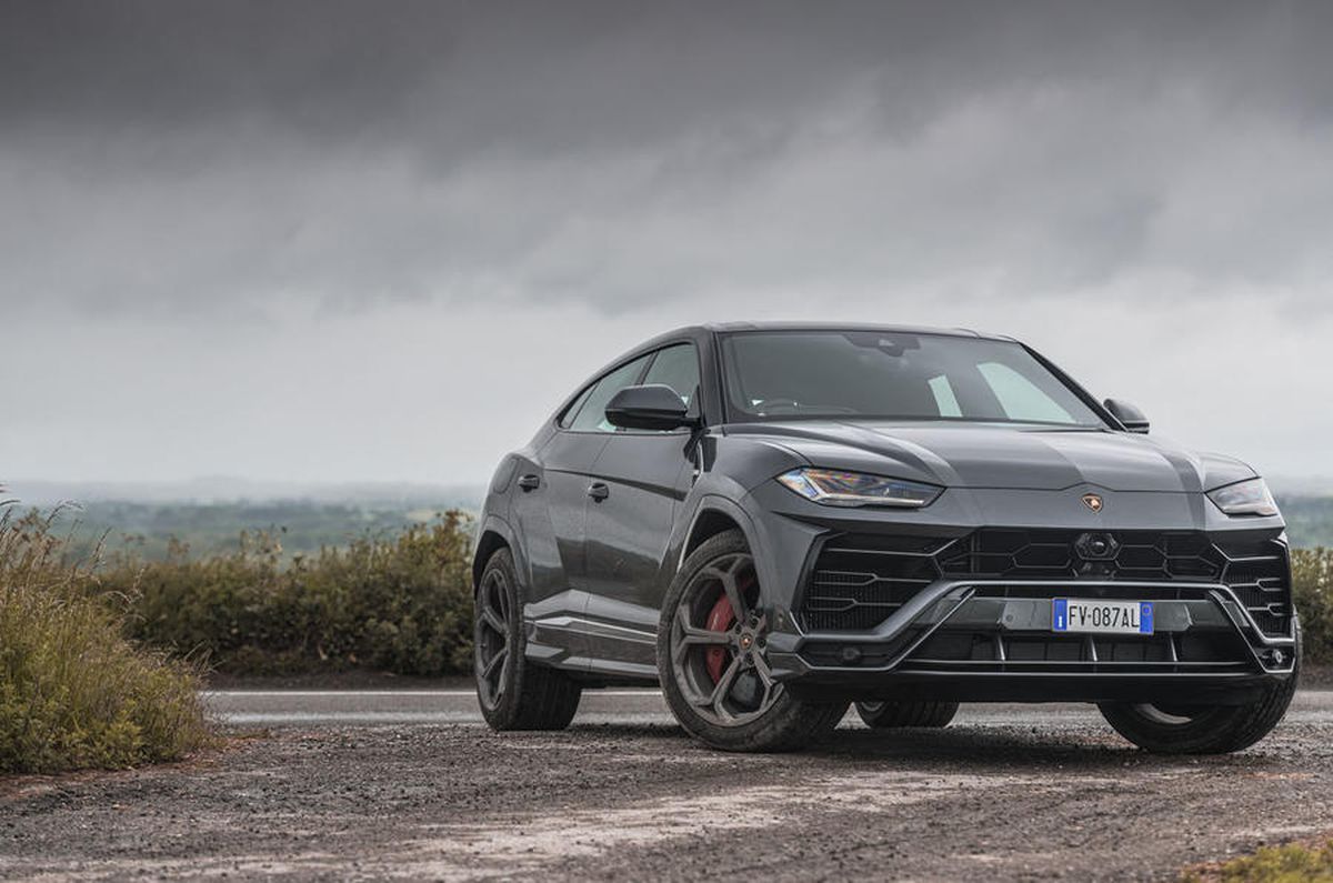 FOTO Aubameyang și-a deschis garajul de lux: Ferrari de 2,2 milioane de euro și 4 Lamborghini, dar și un „intrus” de numai 25.000 de euro