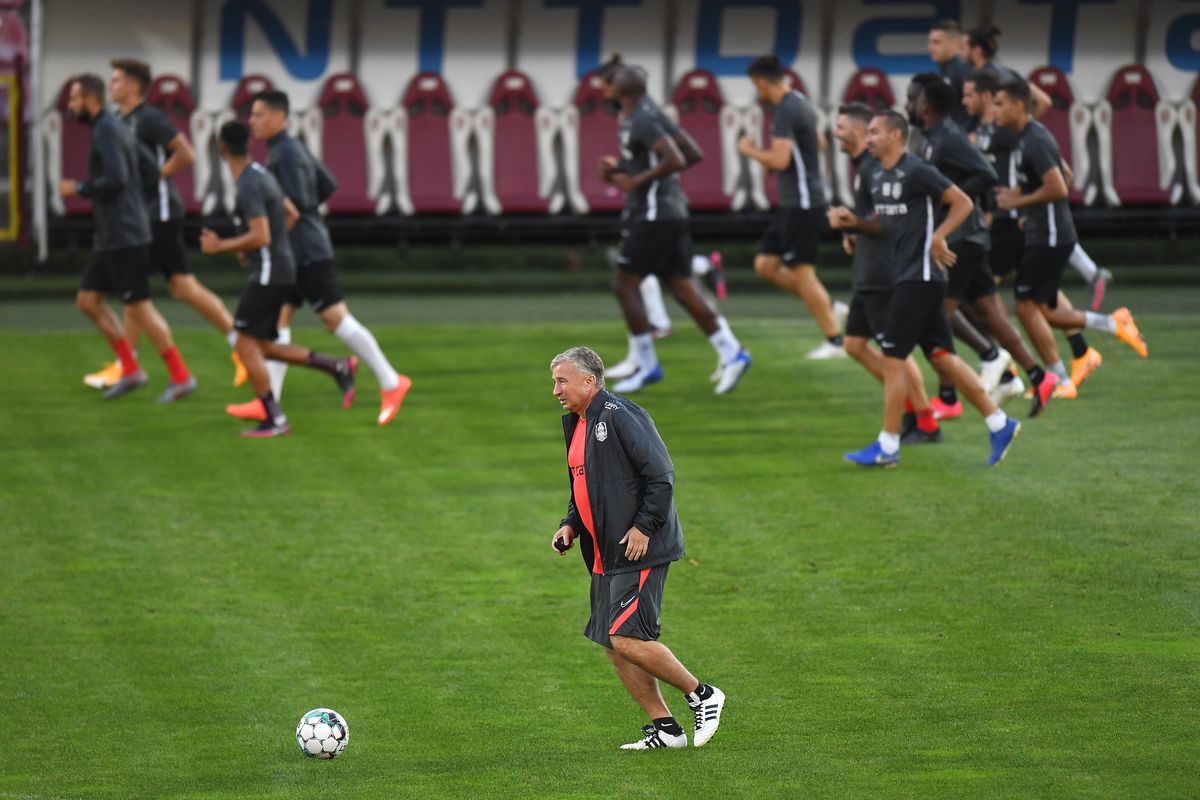 CFR CLUJ - DINAMO ZAGREB. VIDEO Dan Petrescu, conferință incendiară: „Eu sunt prost, nu?! Chiar ar fi normal să fim eliminați de croați!”