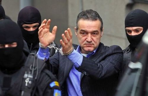 Becali a fost condamnat în mai 2013, în trei dosare penale, la 3 ani şi 6 luni de închisoare, și a ieșit pe 3 aprilie 2015. / foto: Mediafax