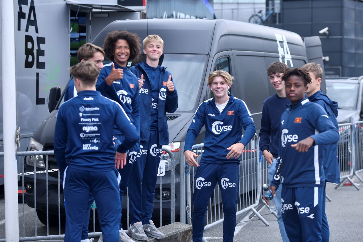 FOTO Viking - FCSB, sosire roș-albaștri la stadion și atmosferă