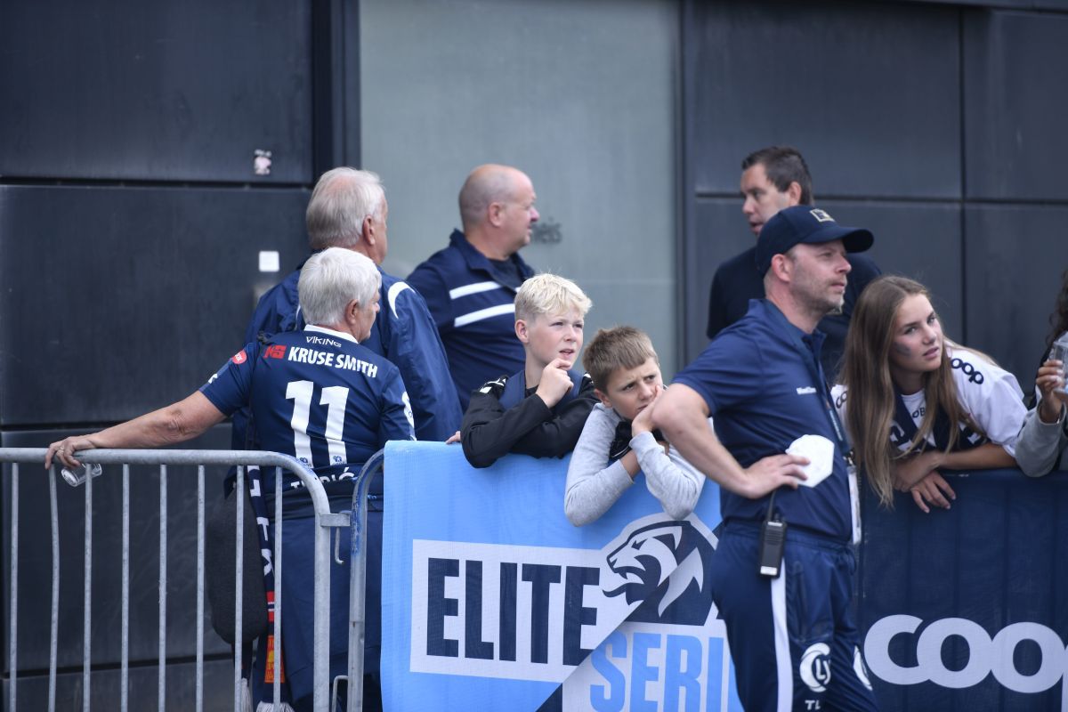 FOTO Viking - FCSB, sosire roș-albaștri la stadion și atmosferă