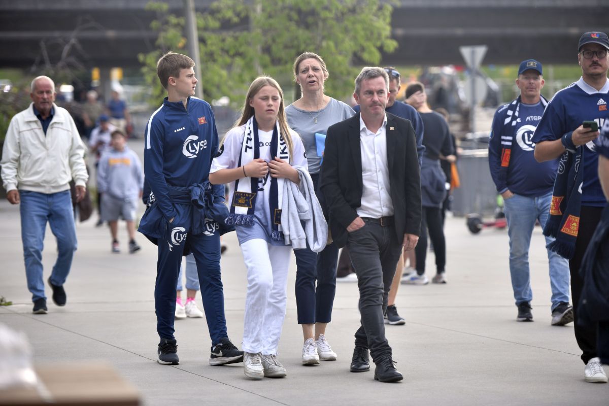 FOTO Viking - FCSB, sosire roș-albaștri la stadion și atmosferă