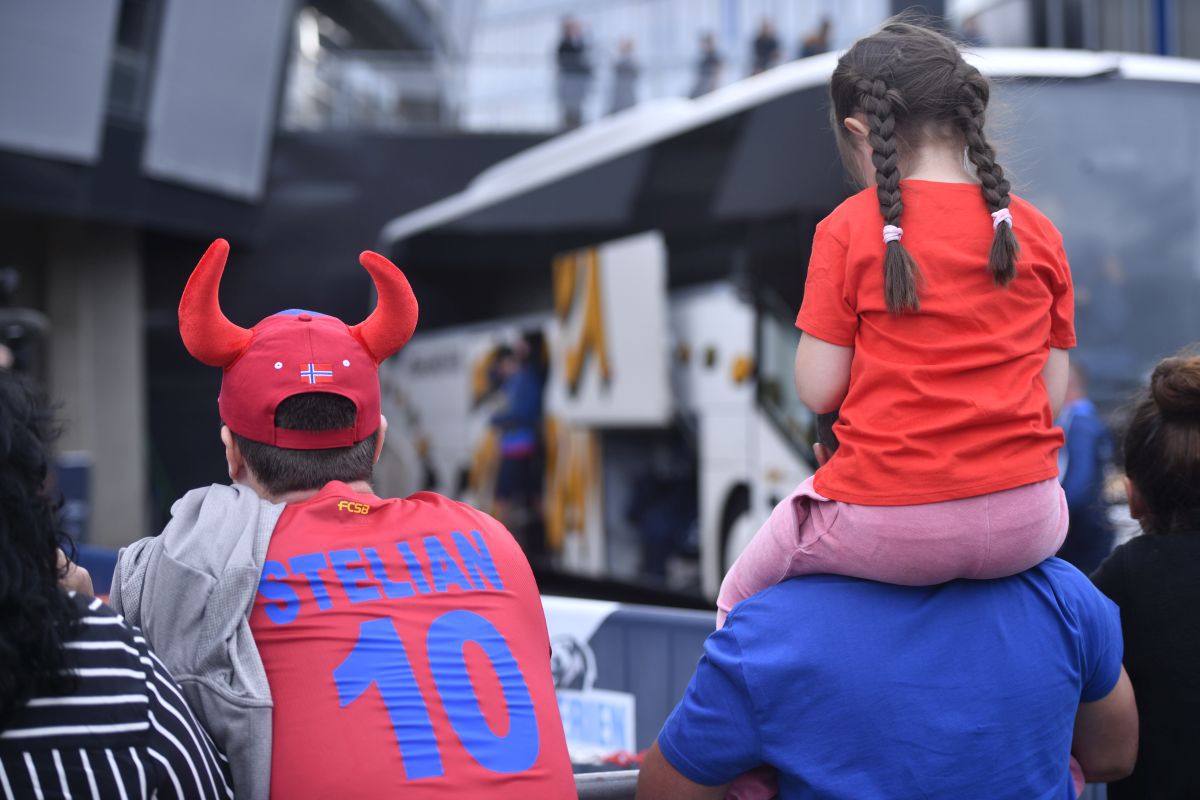 FOTO Viking - FCSB, sosire roș-albaștri la stadion și atmosferă