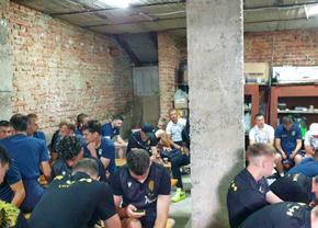 Fotbal în vremea războiului » Imagini de impact la reluarea campionatului din Ucraina: meci terminat după patru ore, echipele s-au adăpostit în buncăr