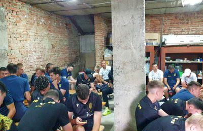 Imagini tulburătoare din Ucraina, la reluarea campionatului » Meciul a durat peste 4 ore, jucătorii s-au adăpostit în buncăr