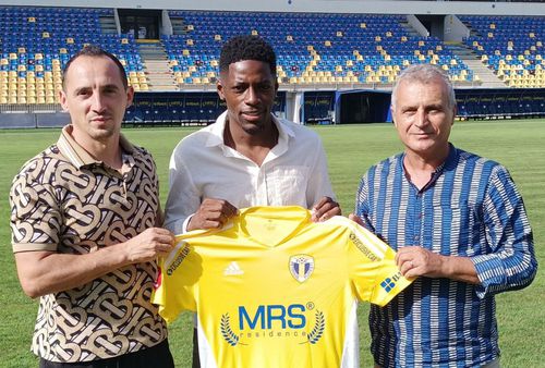 Petrolul Ploiești a anunțat transferul lui Harrison Manzala // foto: Facebook @ Petrolul Ploiești