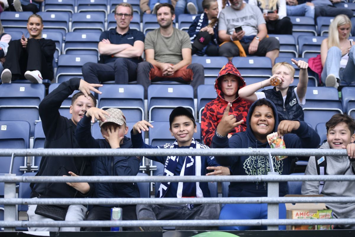FOTO Viking - FCSB, sosire roș-albaștri la stadion și atmosferă