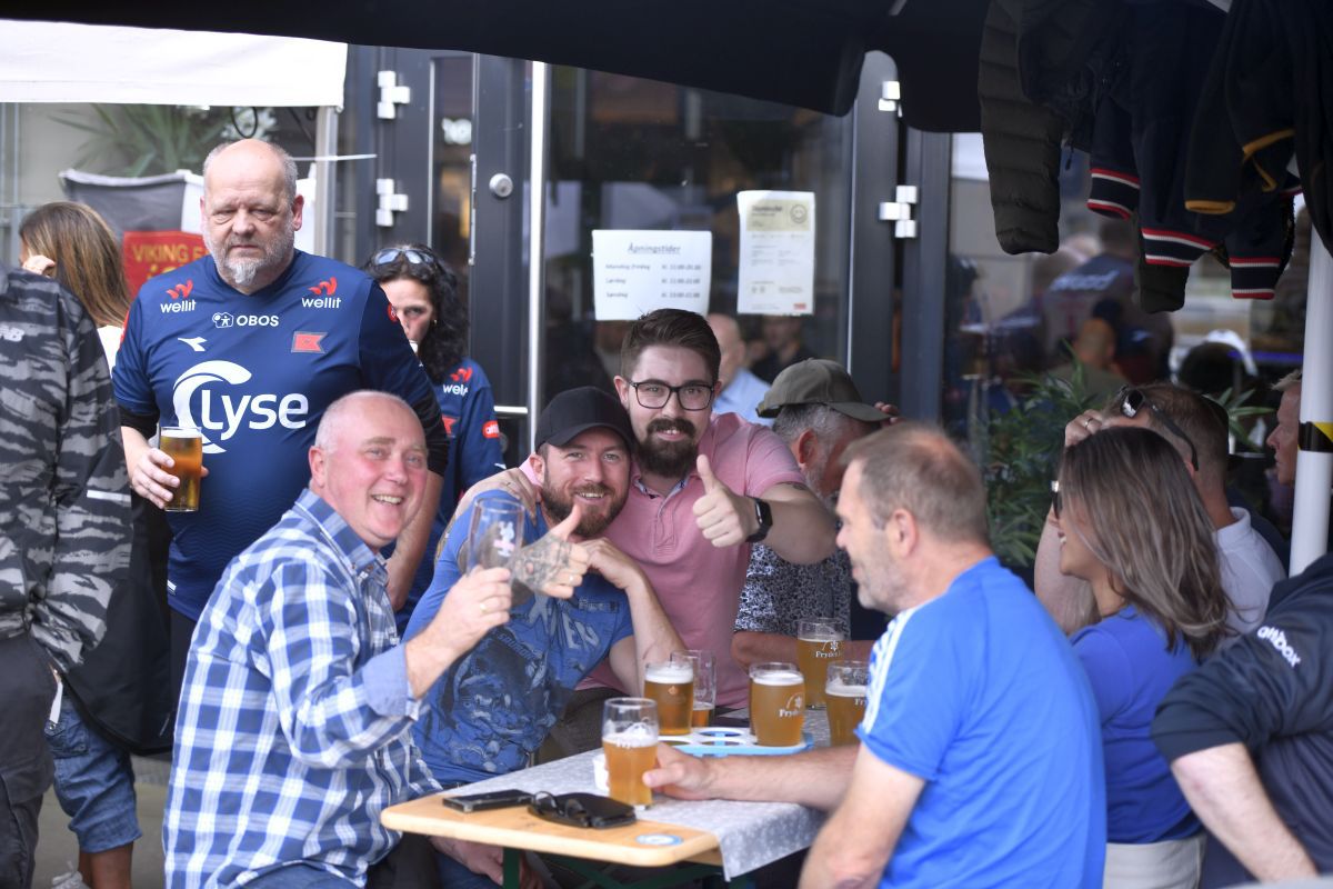 FOTO Viking - FCSB, sosire roș-albaștri la stadion și atmosferă