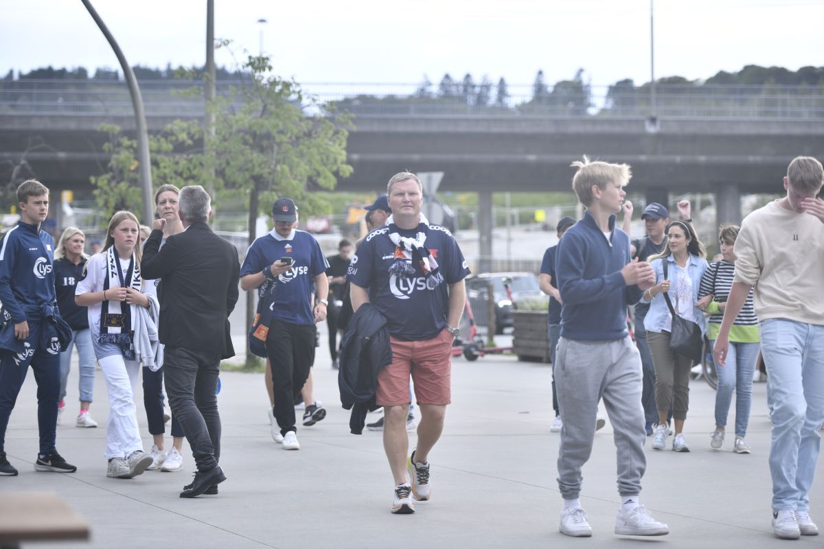 FOTO Viking - FCSB, sosire roș-albaștri la stadion și atmosferă