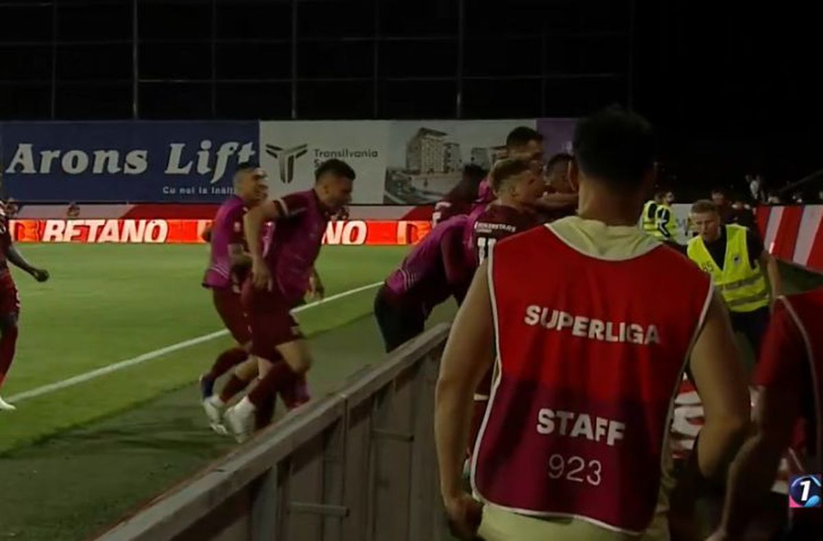 Dan Petrescu, furios și după calificarea în grupe: „Un idiot m-a deranjat tot meciul. Cred că e pus de cineva”