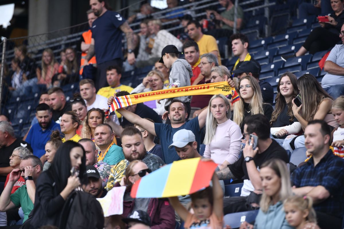 FOTO Viking - FCSB, sosire roș-albaștri la stadion și atmosferă