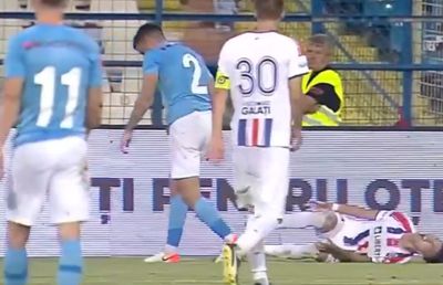 Fază scandaloasă în Oțelul - Voluntari » Gestul violent ignorat de Feșnic și de oficialii din camera VAR