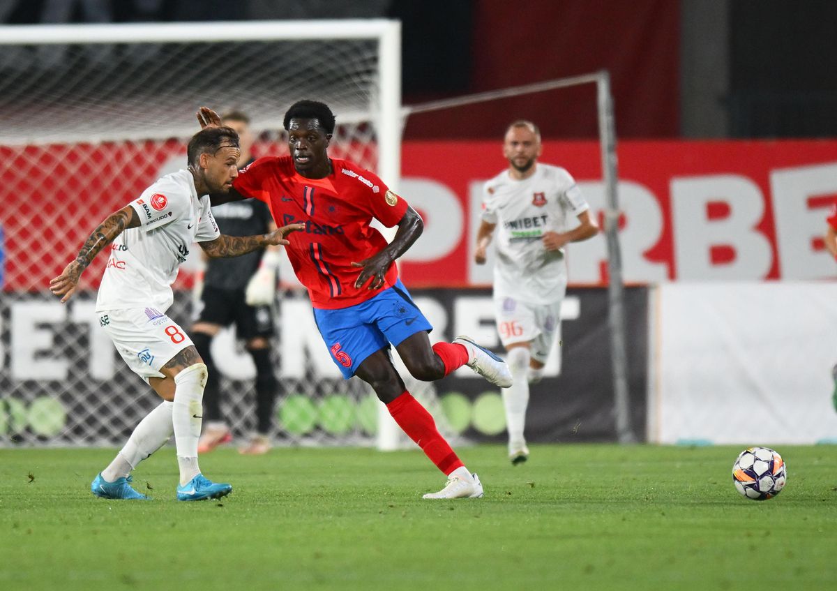 Suporterii și-au pierdut răbdarea! Ce s-a întâmplat după Hermannstadt - FCSB: imaginile surprinse pe gazon