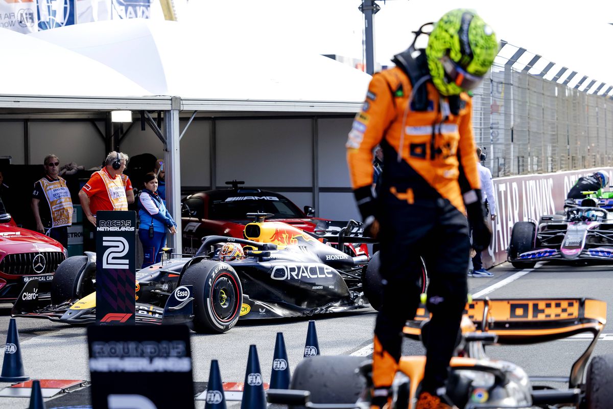 Lando Norris îl bate pe Max Verstappen chiar la el acasă și amenință prima poziție a clasamentului