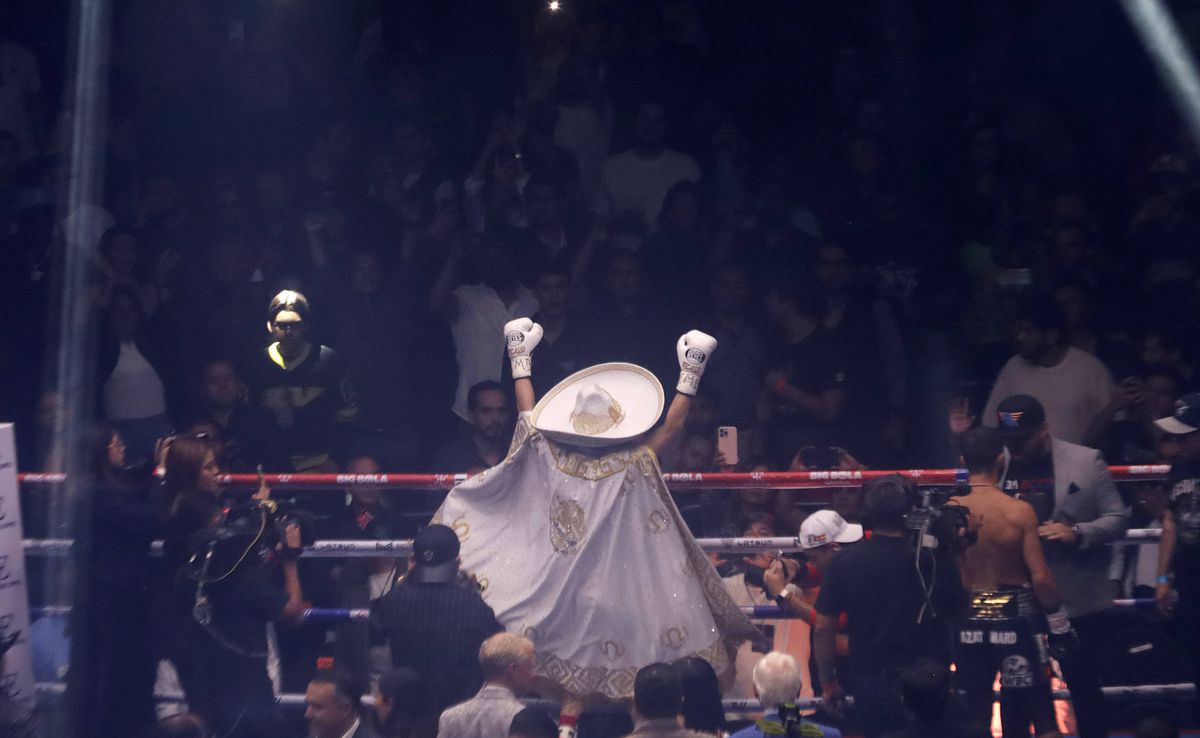 Circ la revenirea lui Floyd Mayweather în ring! Arbitrul a părăsit lupta dintr-un motiv uluitor » Cum s-a terminat controversatul meci cu nepotul celebrului mafiot