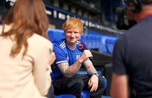 Ed Sheeran, în tricoul unei echipe de fotbal la megaconcertul din București. Care este motivul