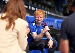 Ed Sheeran, în tricoul unei echipe de fotbal la megaconcertul din București. Care este motivul