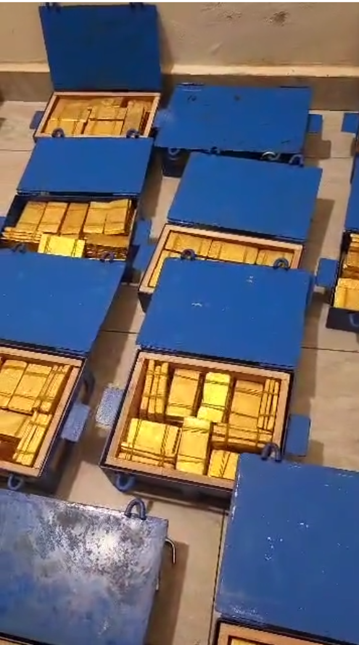 Noi imagini incredibile cu Nelu Varga! CFR Cluj este umilită, dar patronul numără lingourile de aur: „Sunt 17 cutii, pregătim actele de transport”