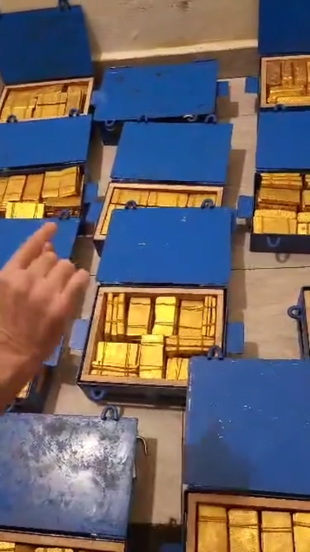 Noi imagini incredibile cu Nelu Varga! CFR Cluj este umilită, dar patronul numără lingourile de aur: „Sunt 17 cutii, pregătim actele de transport”