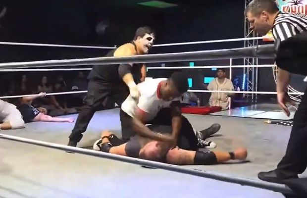 ATENȚIE, imagini violente! Fiul legendei din MMA a băgat în spital un wrestler, după ce l-a atacat cu bestialitate