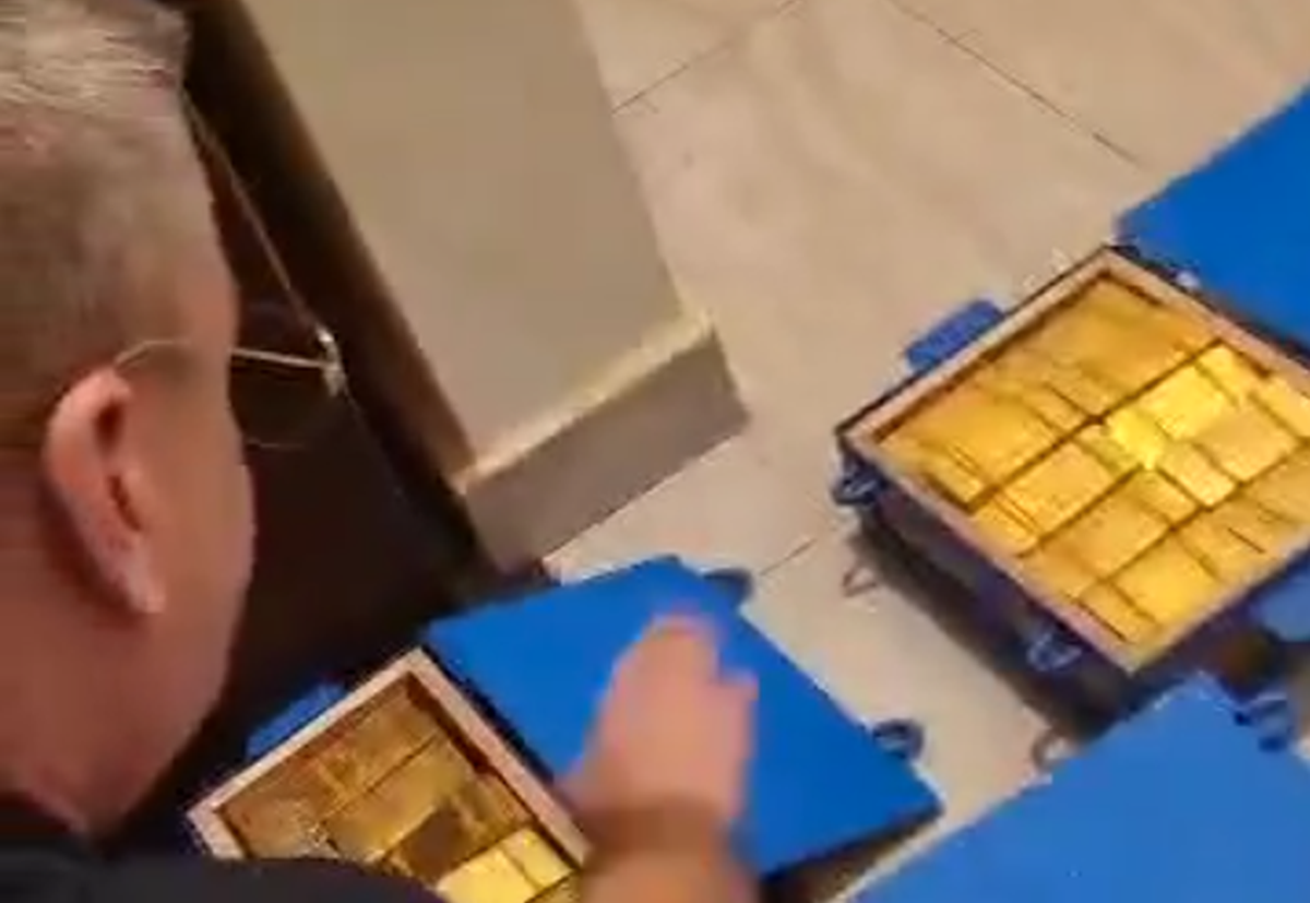 Noi imagini incredibile cu Nelu Varga! CFR Cluj este umilită, dar patronul numără lingourile de aur: „Sunt 17 cutii, pregătim actele de transport”