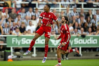 Ce nebunie în Newcastle - Liverpool » Golul victoriei a venit în minutul 90+10: a devenit cel mai tânăr marcator din istoria clubului