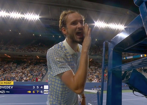 Prima eliminare-ȘOC la US Open » Daniil Medvedev și-a pierdut cumpătul, întreaga arenă a început să huiduie: „Ești bărbat? Ești bărbat? De ce tremuri?”