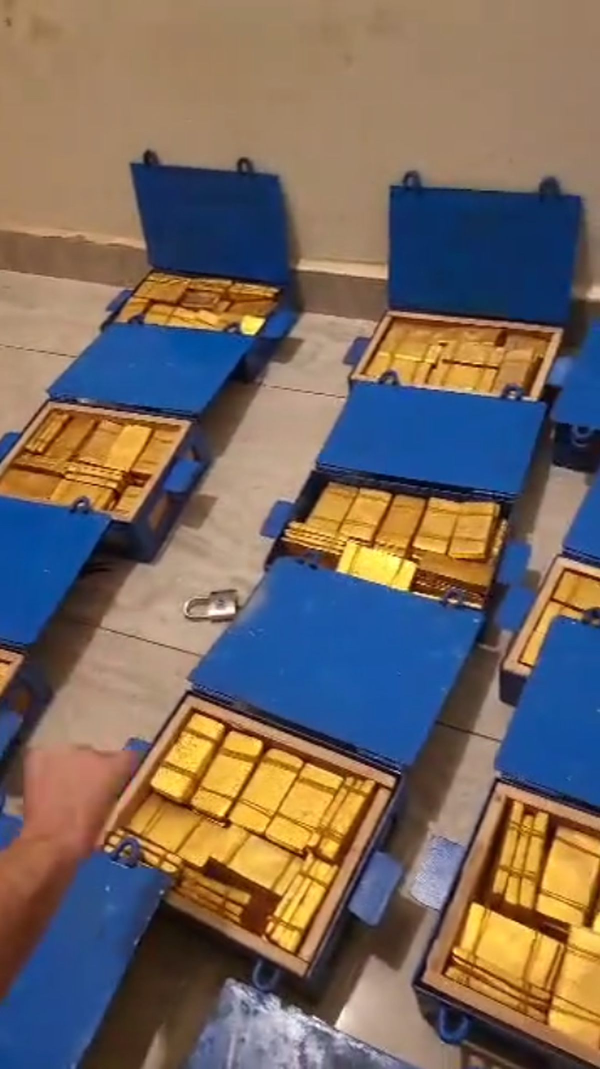 Noi imagini incredibile cu Nelu Varga! CFR Cluj este umilită, dar patronul numără lingourile de aur: „Sunt 17 cutii, pregătim actele de transport”