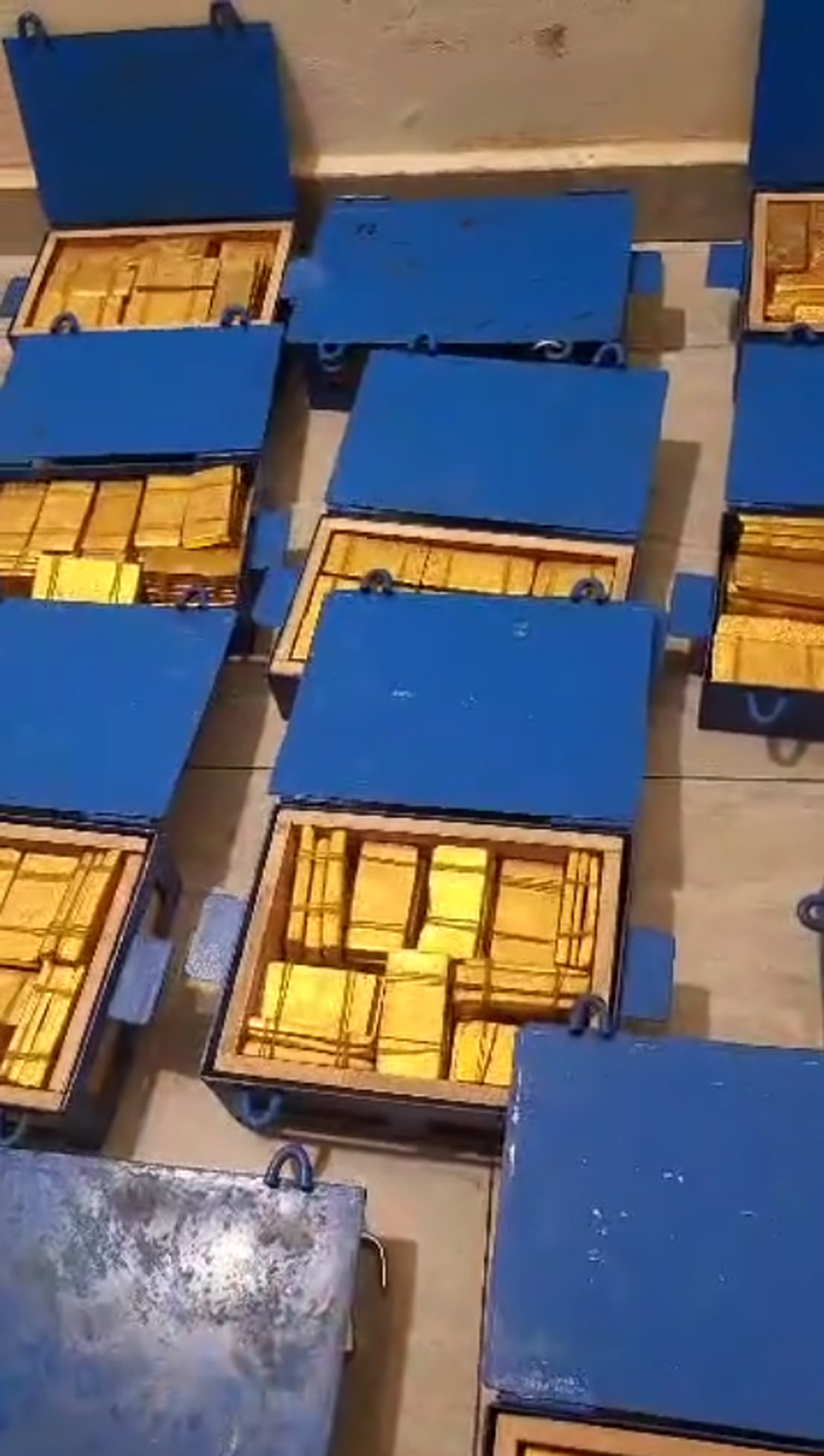 Noi imagini incredibile cu Nelu Varga! CFR Cluj este umilită, dar patronul numără lingourile de aur: „Sunt 17 cutii, pregătim actele de transport”