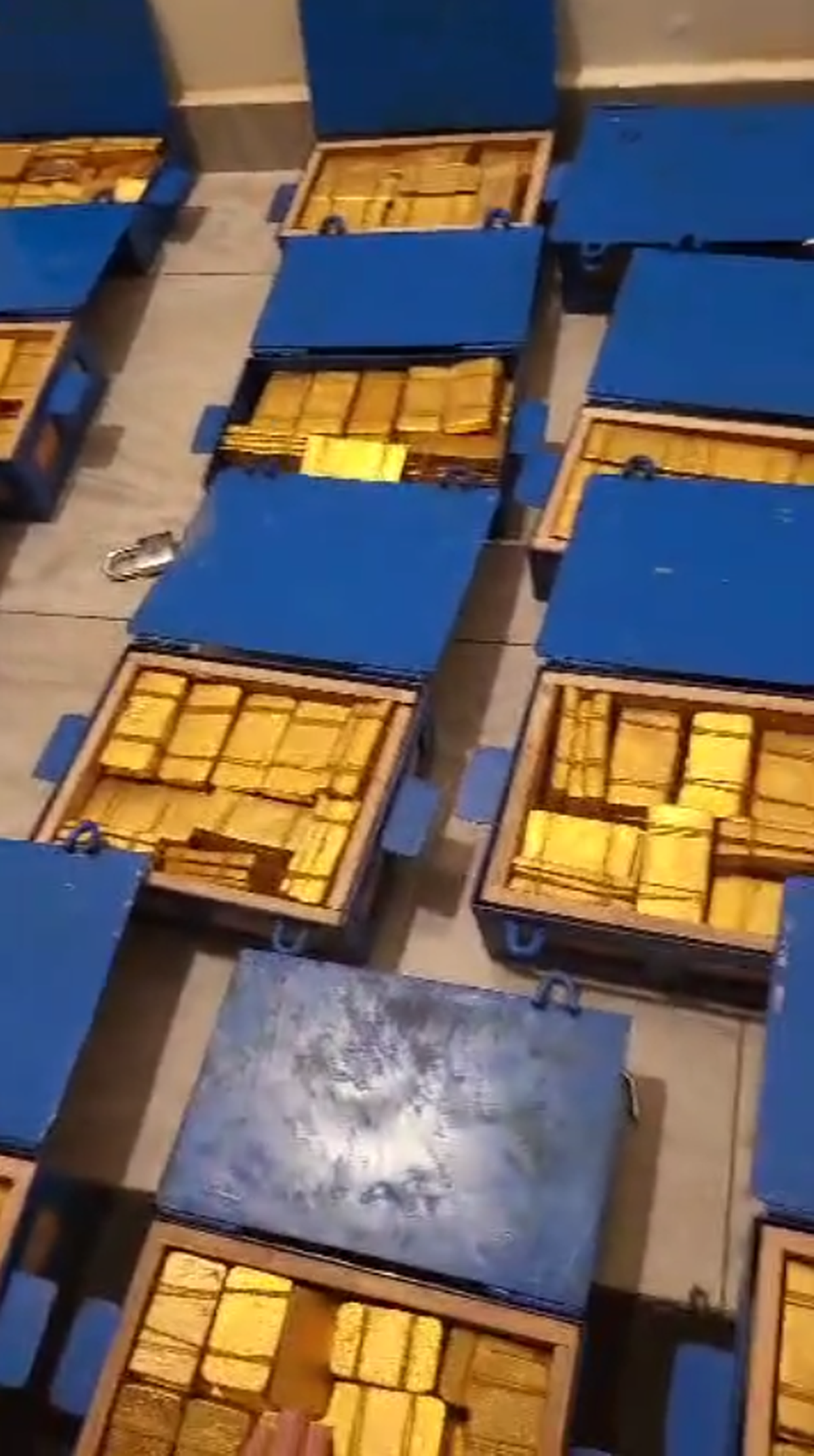 Ioan Varga își numără lingourile de aur