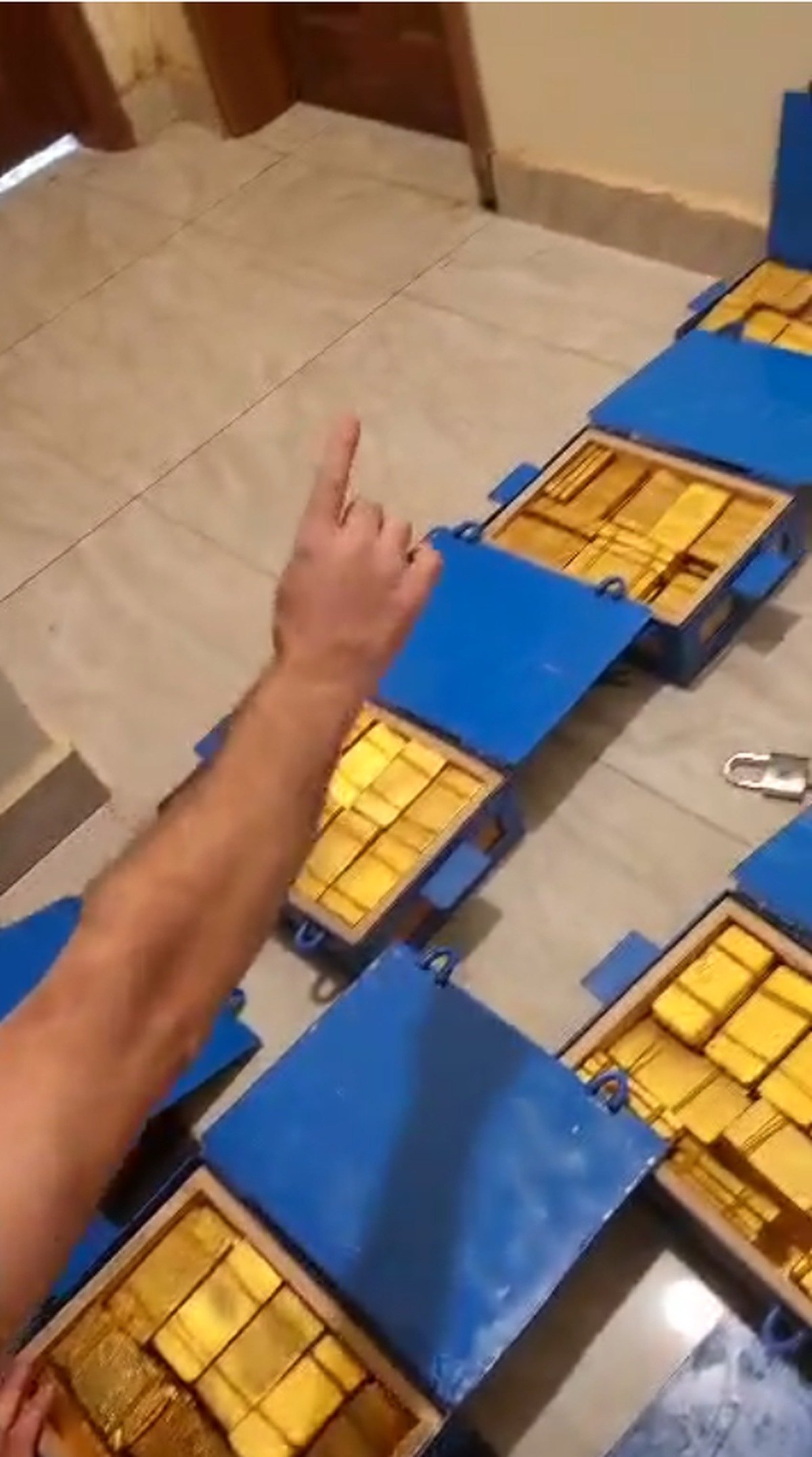 Noi imagini incredibile cu Nelu Varga! CFR Cluj este umilită, dar patronul numără lingourile de aur: „Sunt 17 cutii, pregătim actele de transport”