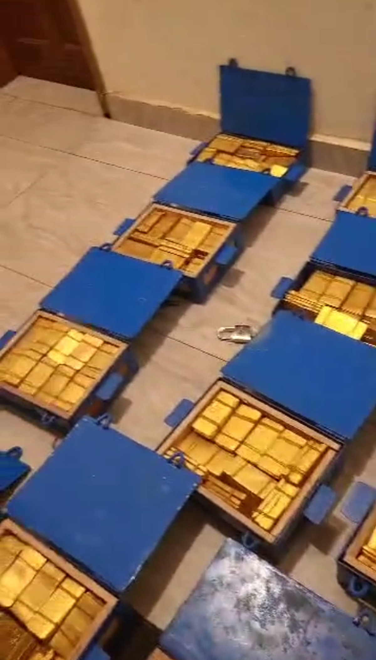 Noi imagini incredibile cu Nelu Varga! CFR Cluj este umilită, dar patronul numără lingourile de aur: „Sunt 17 cutii, pregătim actele de transport”