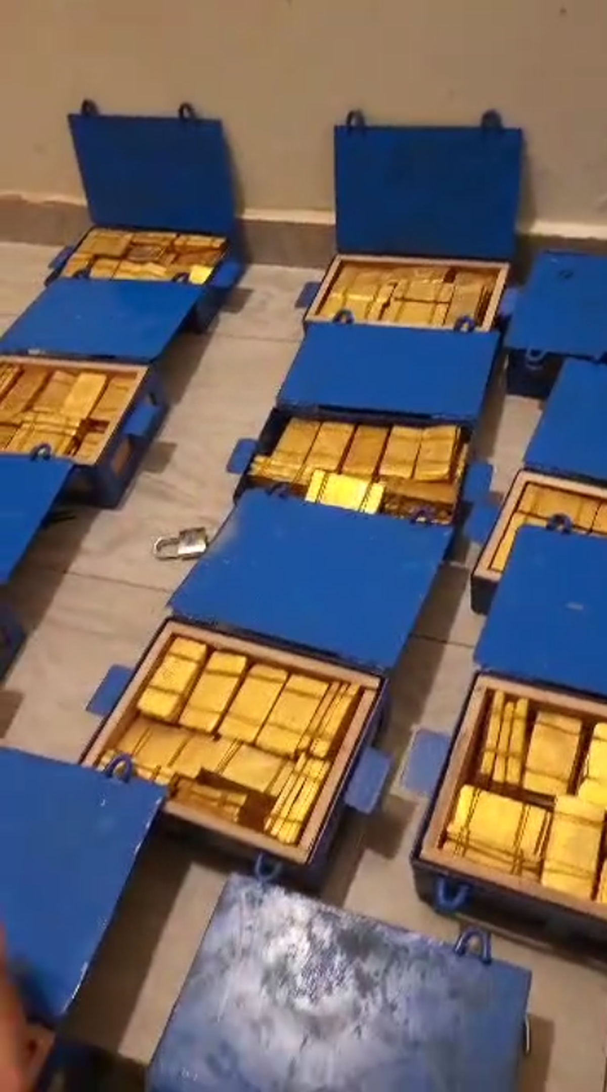 Noi imagini incredibile cu Nelu Varga! CFR Cluj este umilită, dar patronul numără lingourile de aur: „Sunt 17 cutii, pregătim actele de transport”