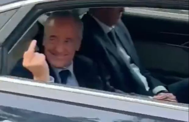 Florentino Perez, filmat în timp ce face gesturi obscene