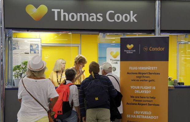 Probleme mari la Wolverhampton! Patronii forțați să vândă din acțiuni pentru a salva echipa