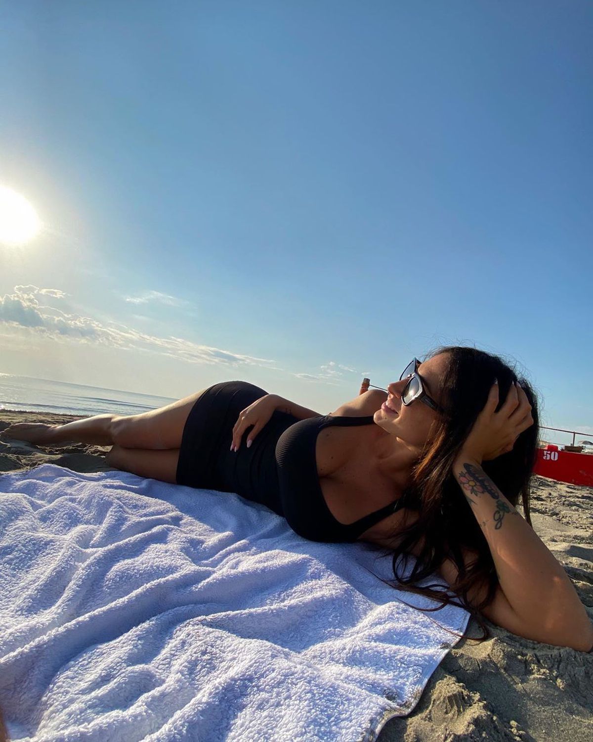 GALERIE FOTO L-a dat pe spate! Modelul superb cu care se logodește Mario Balotelli, după doar o lună de relație: „Sunt îndrăgostit”