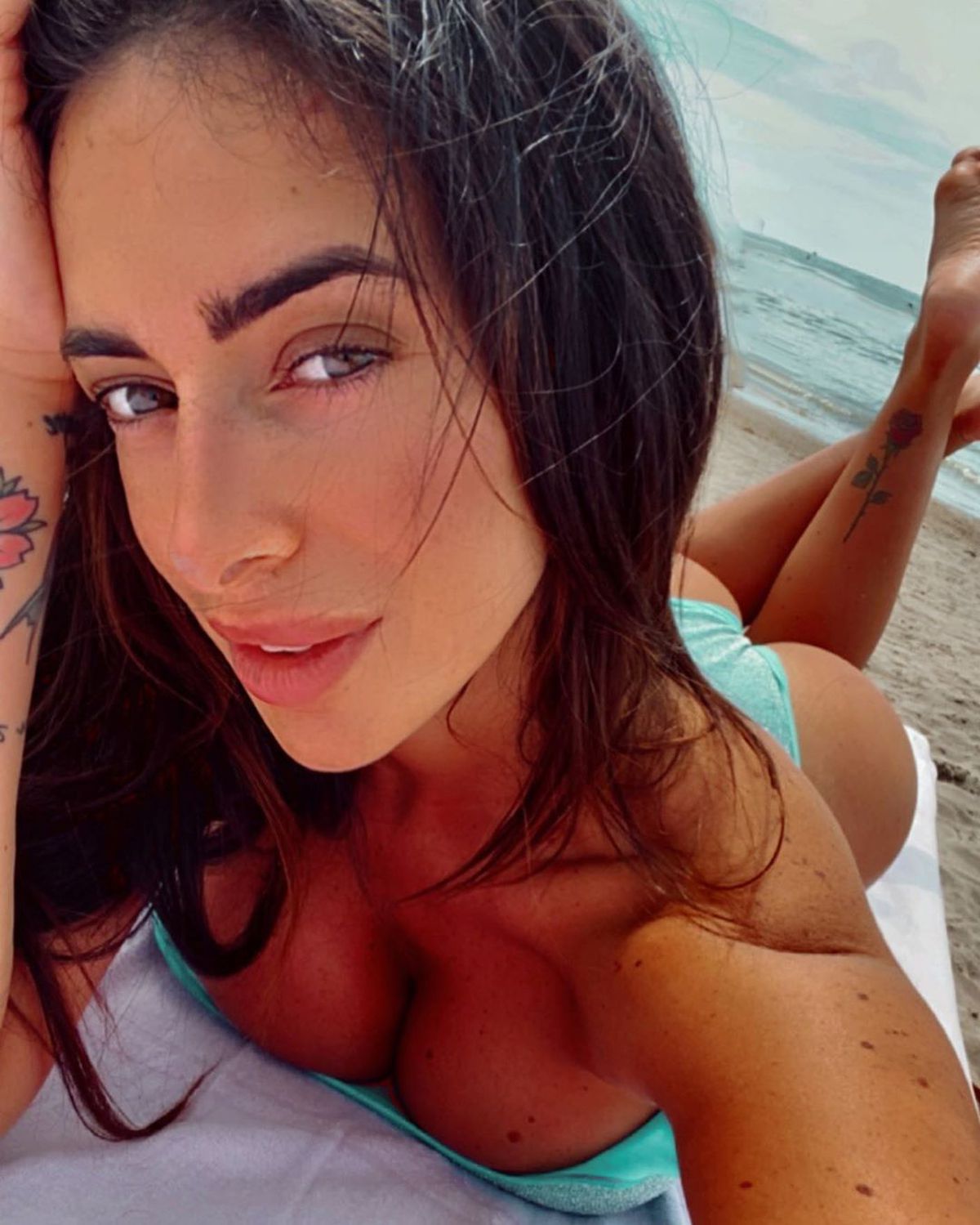 GALERIE FOTO L-a dat pe spate! Modelul superb cu care se logodește Mario Balotelli, după doar o lună de relație: „Sunt îndrăgostit”