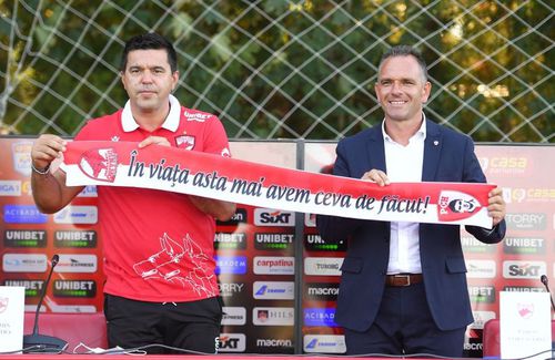 Antrenorul Cosmin Contra, alături de acționarul majoritar de la Dinamo, Pablo Cortacero