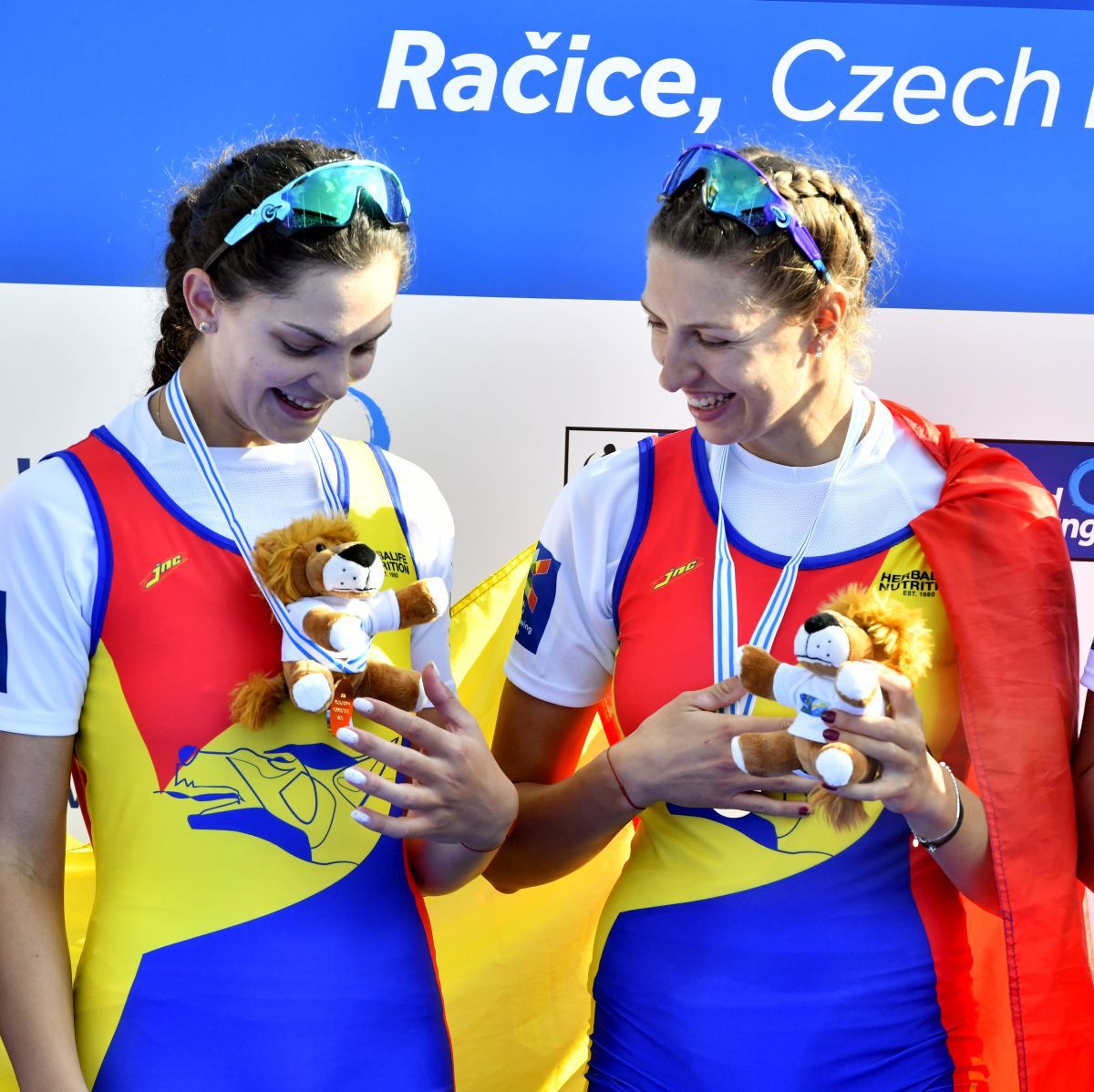 Triumf românesc după 5 ani în proba-regină a canotajului » Cum s-a trăit de la fața locului finala istorică