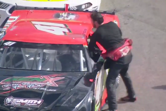 Bătaie NASCAR 
foto: captură Youtube