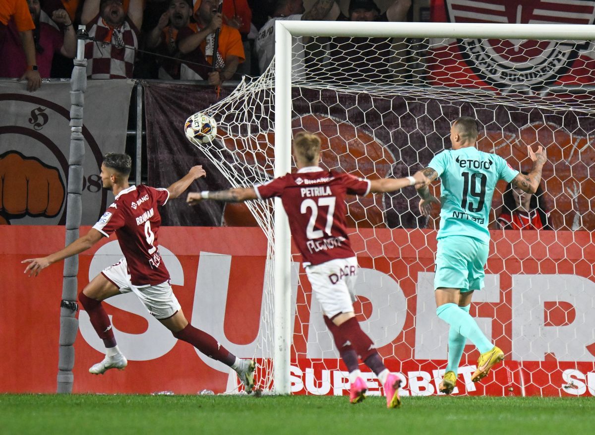 Jucătorii Rapidului au sărbătorit cu fanii victoria cu CFR Cluj! Imagini spectaculoase la finalul meciului + Ce a declarat Dan Șucu