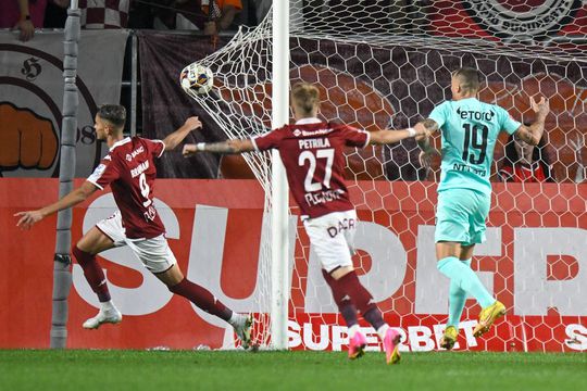 Rapid a preluat din nou conducerea cu CFR Cluj (3-1 în etapa a 10-a din Superligă) în startul reprizei secunde. Golul doi marcat de Albion Rrahmani a fost decisiv în economia partidei.