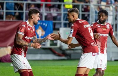 Fostul șef al Rapidului laudă mutarea făcută de giuleșteni: „Cine mai vine și face asta?”