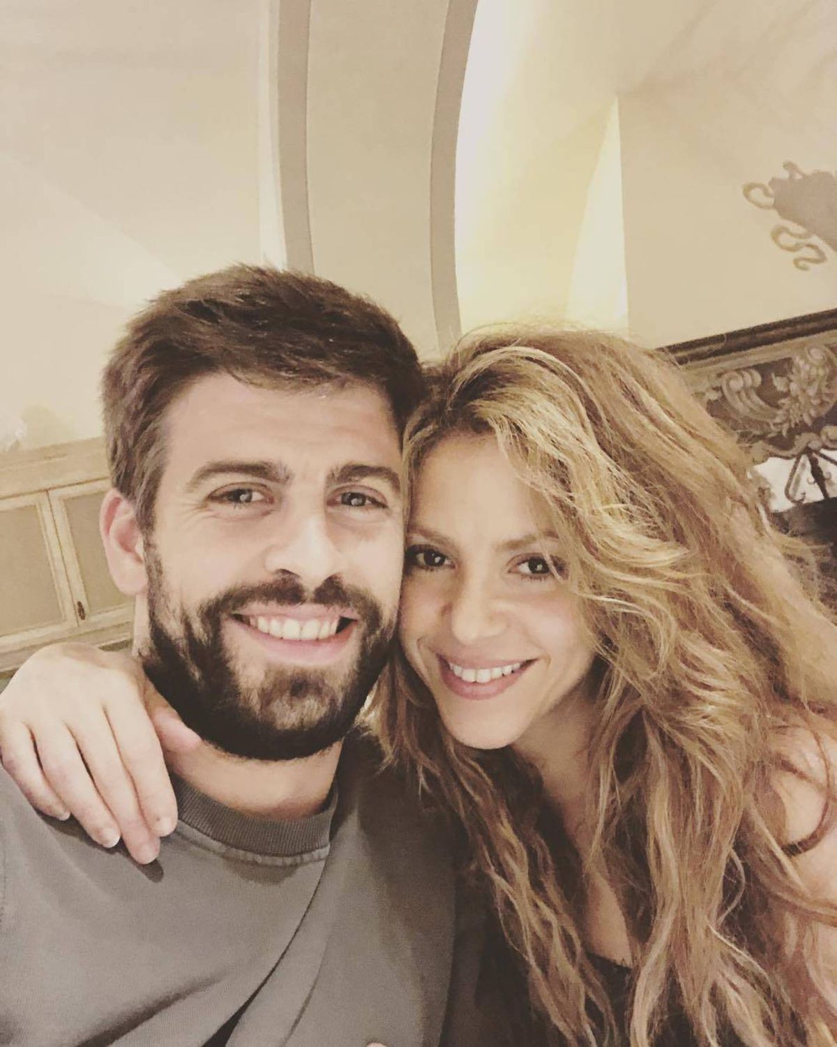 Shakira n-a avut milă de Gerard Pique și Clara Chia, actuala lui iubită! Cântăreața columbiană a lansat o nouă piesă în care îi umilește pe cei doi