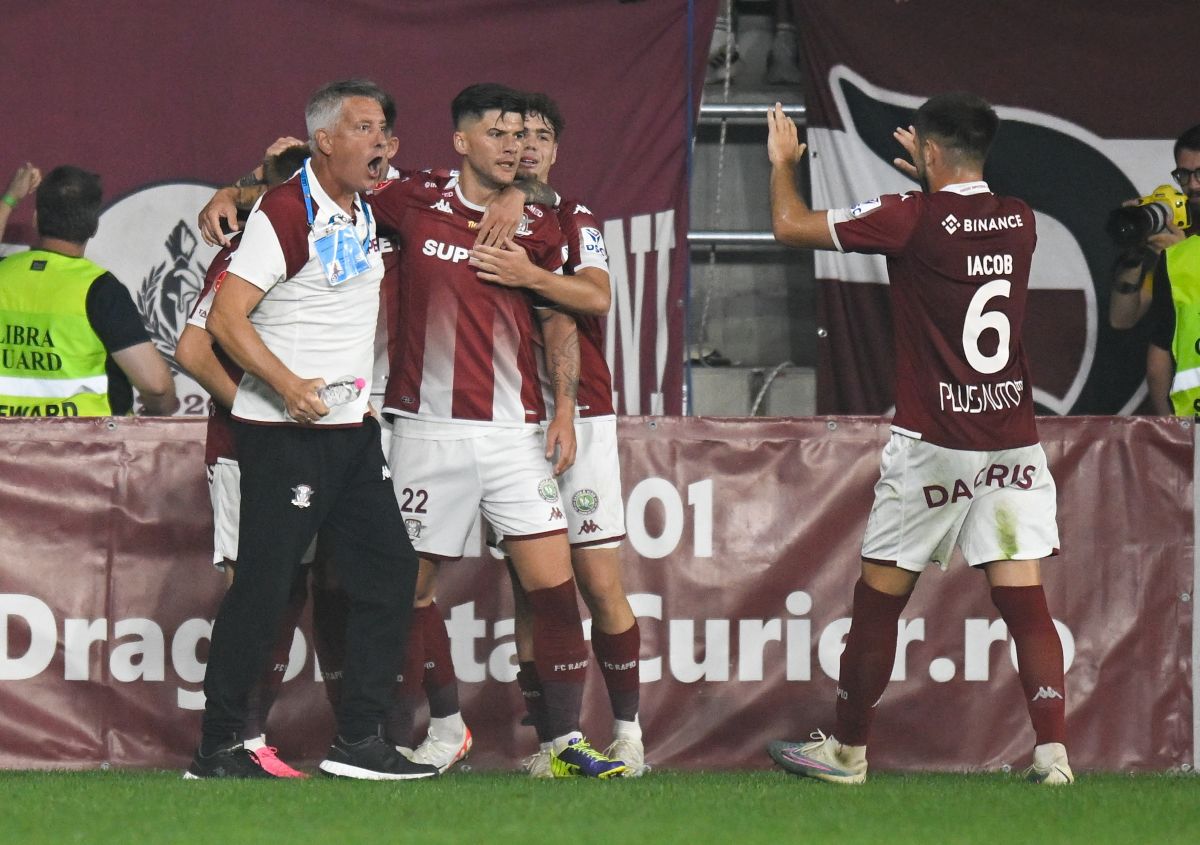 Imagini inedite în Giulești! Cristiano Bergodi a sărbătorit cu jucătorii și cu fanii golul de 3-1