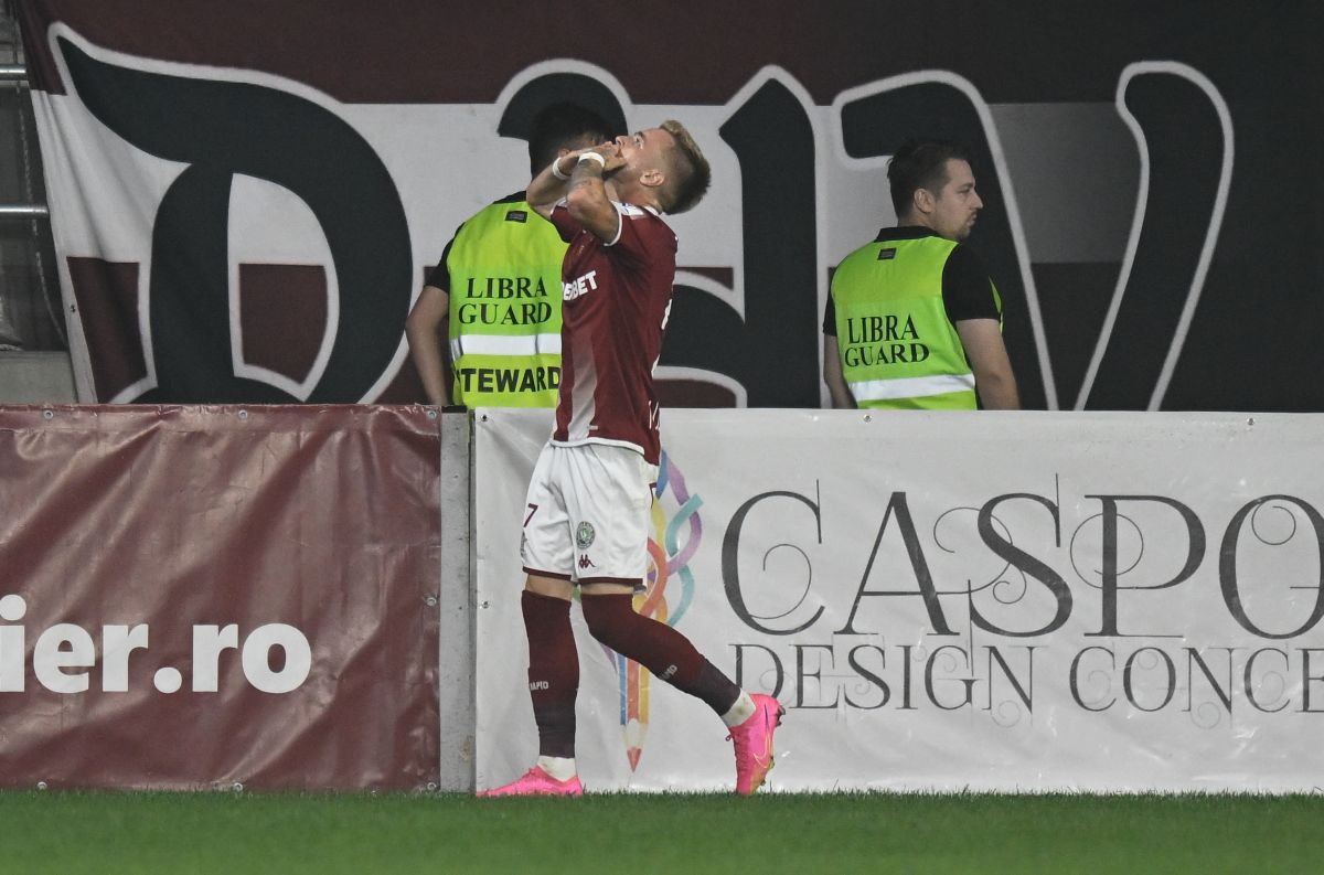 Imagini inedite în Giulești! Cristiano Bergodi a sărbătorit cu jucătorii și cu fanii golul de 3-1