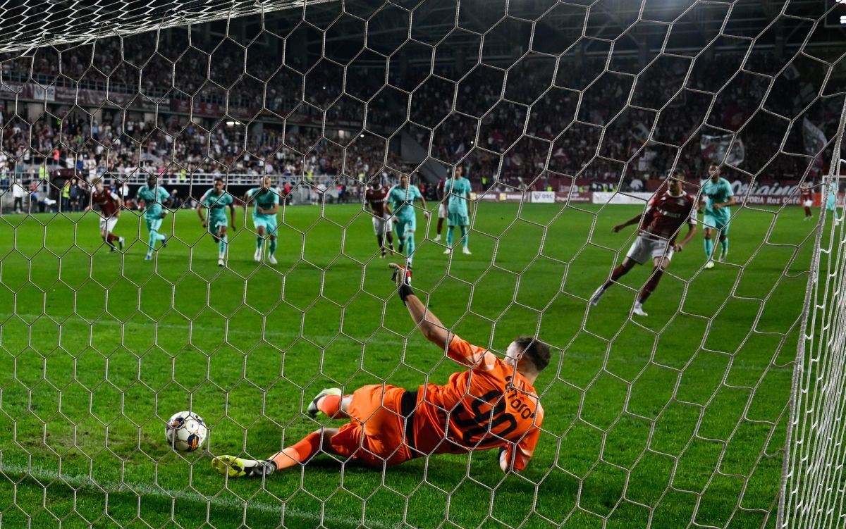 Jucătorii Rapidului au sărbătorit cu fanii victoria cu CFR Cluj! Imagini spectaculoase la finalul meciului + Ce a declarat Dan Șucu