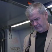 Valeriu Iftime merge cu metroul prin București