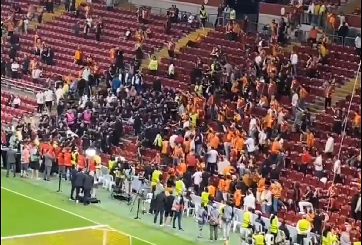 Conflict la Galatasaray - PAOK » A fost nevoie de intervenția forțelor de ordine